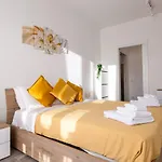 Milano City Apartments - Stylish House Free Wifi-Parking-Airport